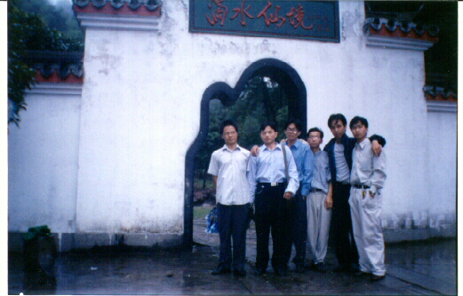 研究生在韶山参观